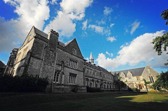 英国高中留学2018 如何选择一个靠谱的自费出国留学中介服务