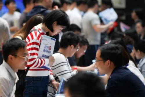 从海归到“海草” 140万留学投资与月薪4000的现实反差